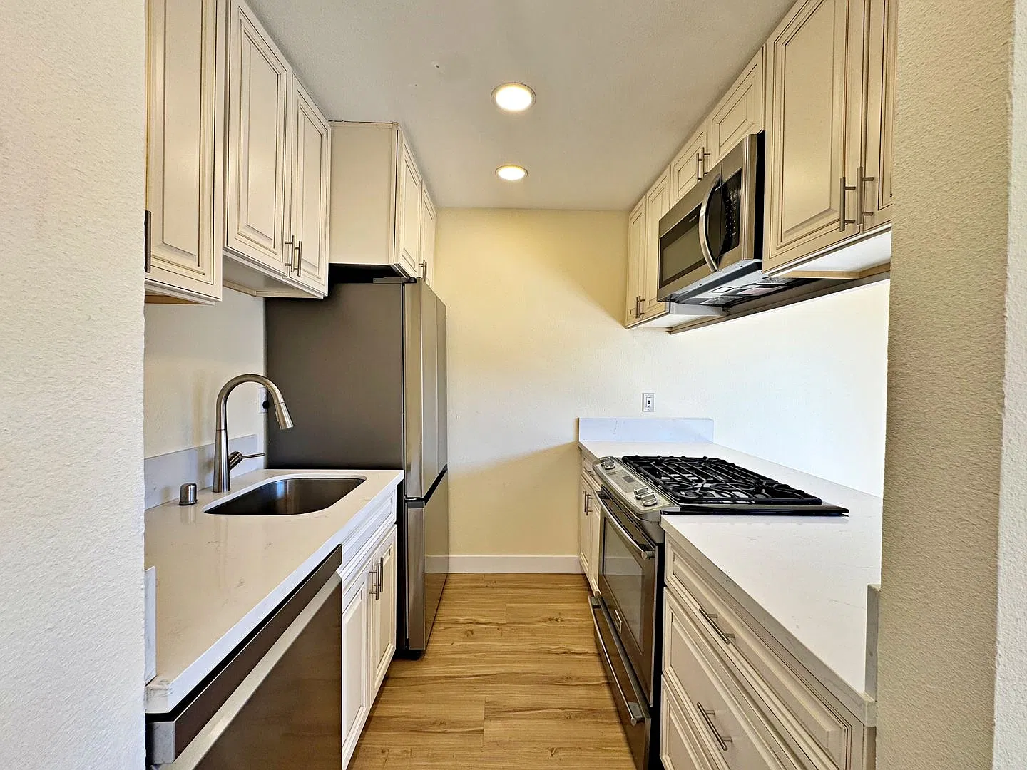 1168 E 10th Street, Unit 215 Long Beach — Photo 4