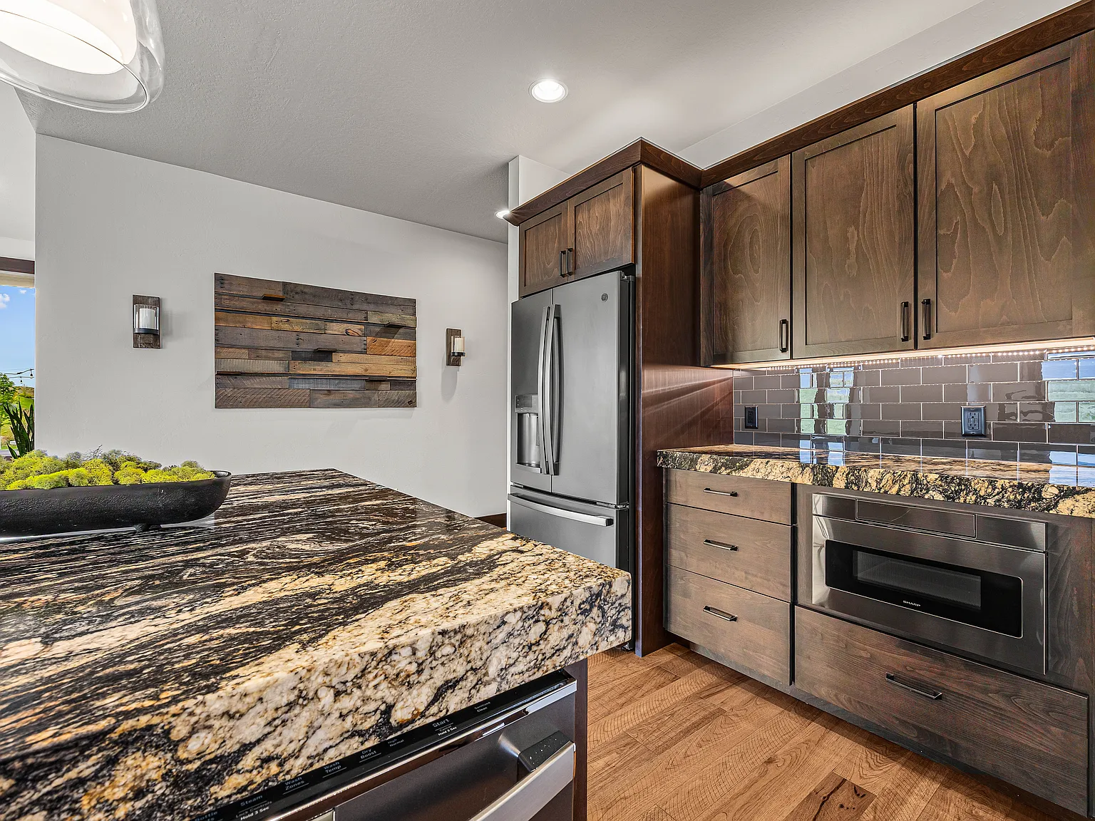 3 bed, 1997 sqft, $5,000 — Photo 4