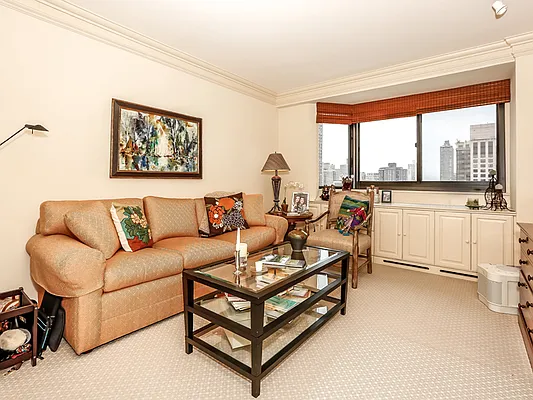 Sold by Sotheby's International Realty | media 35