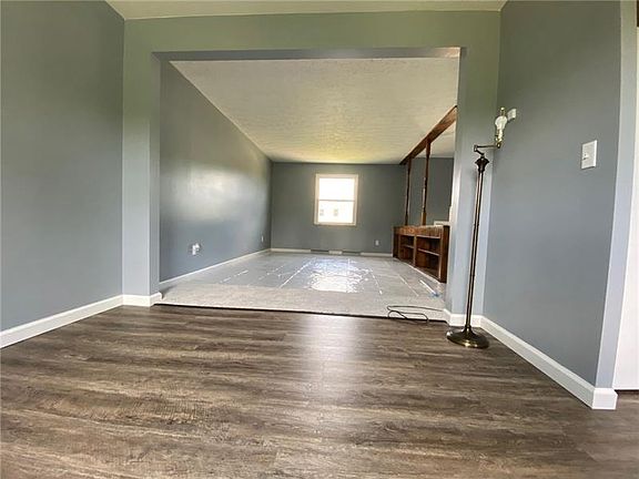 5th image of 129 Eleanor Dr