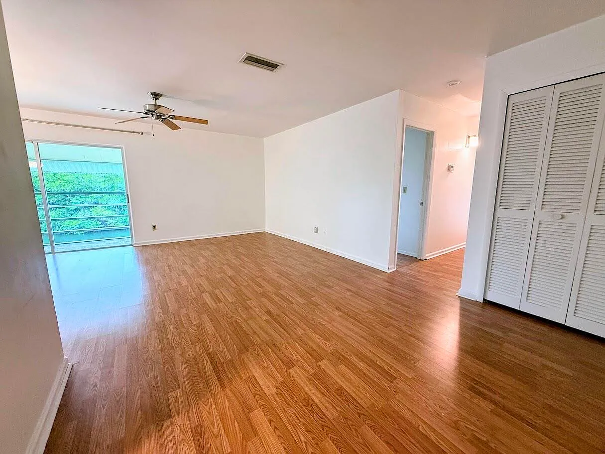 2 bed, 2.0 bath, 1000 sqft, $2,200 — Photo 4