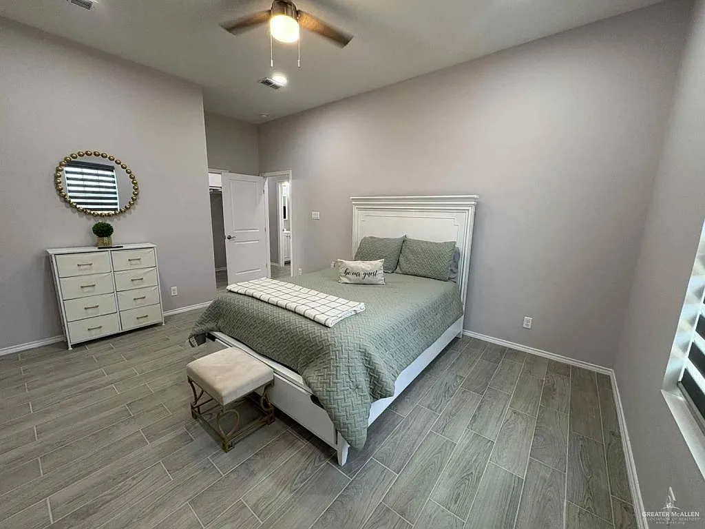 3 bed, 2.5 bath, 1422 sqft, $2,500 — Photo 4