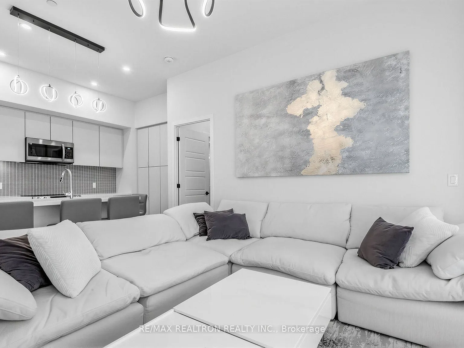 2 bed, $2,700 — Photo 4