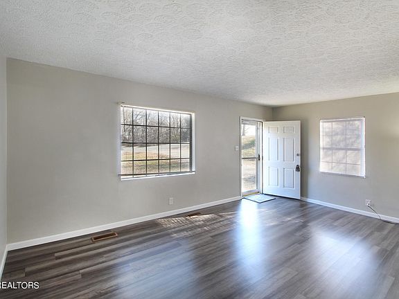 3rd image of 7839 Fersner Rd