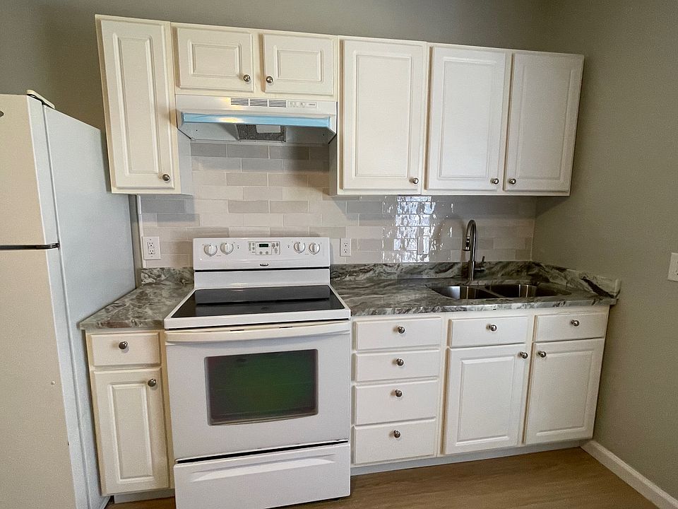 1st image of 125 E Broadway St APT 3