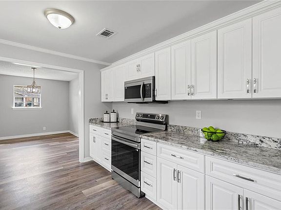 2nd image of 732 Oak Field Dr