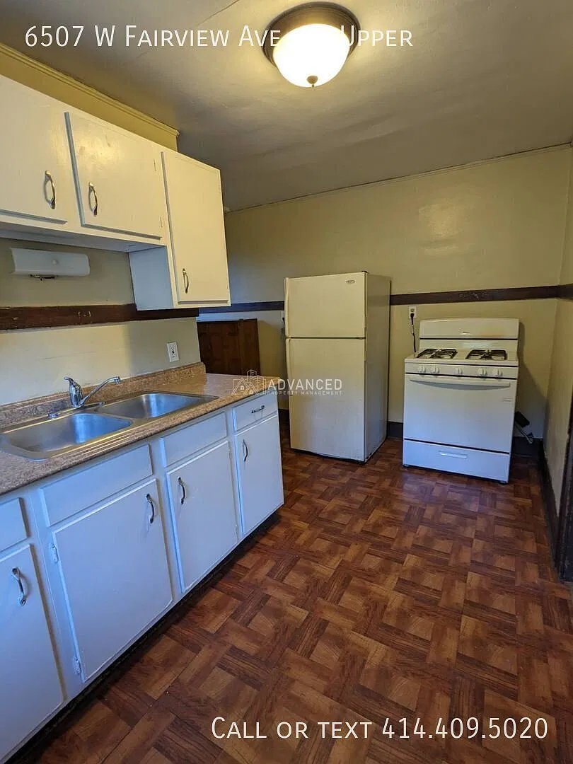 Charming 2-Bedroom Upper Duplex in Milwaukee's Bluemound Heights — Photo 3