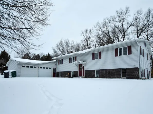 711 Evans St, Waupaca, WI 54981