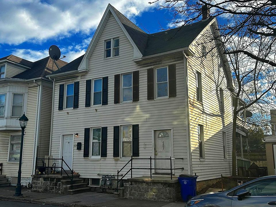 1st image of 207-209 E Washington St