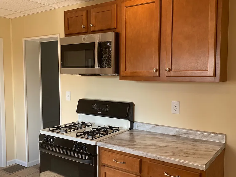 100 Kathleen St #1 — Photo 5
