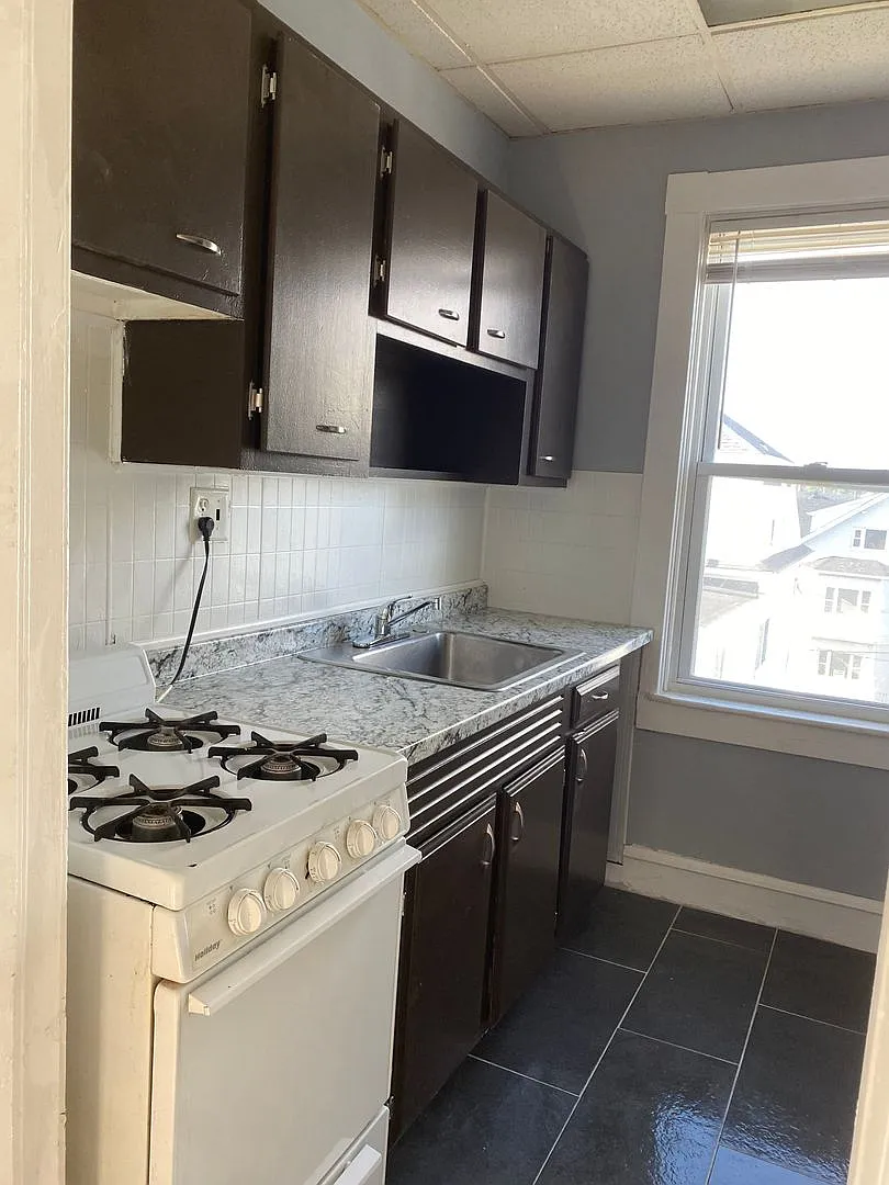 775 Plymouth Ave — Photo 2