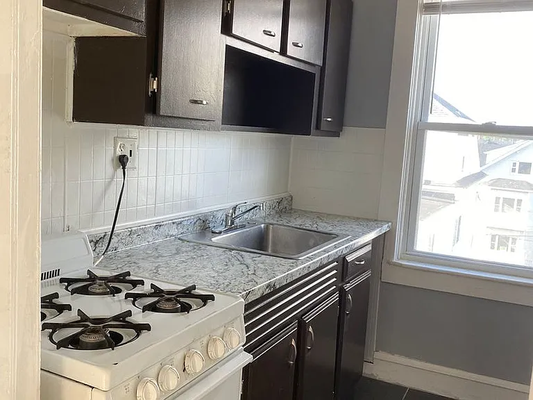775 Plymouth Ave — Photo 1
