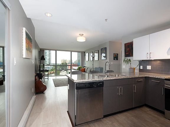 3rd image of 14 Begbie St #902