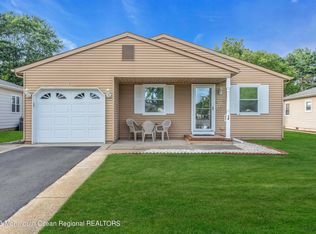 15 Selkirk Ave, Toms River, NJ 08757