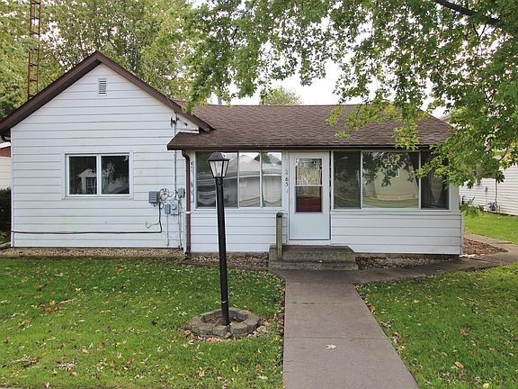 2nd image of 465 Lake St