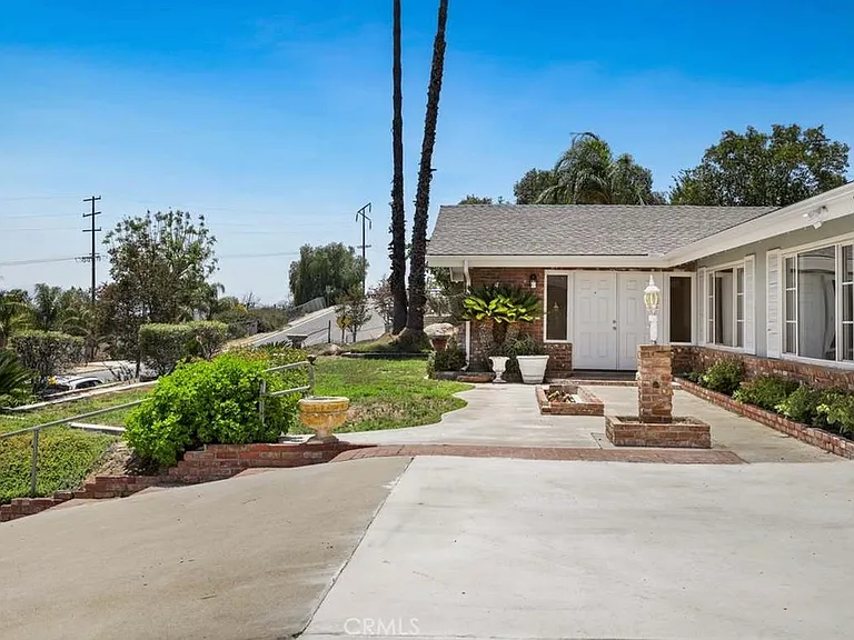 5485 Golden West Ave — Photo 9