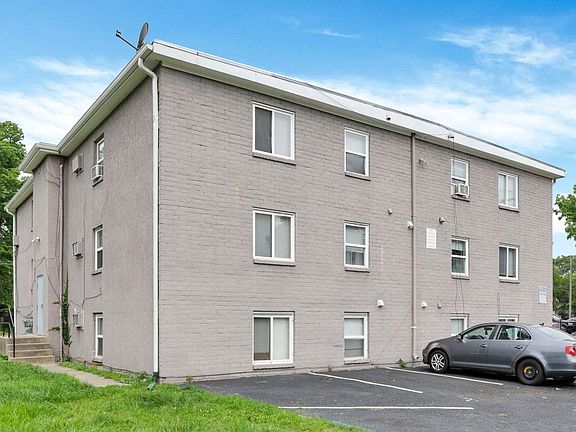 3rd image of 1581 E Mound St #2D