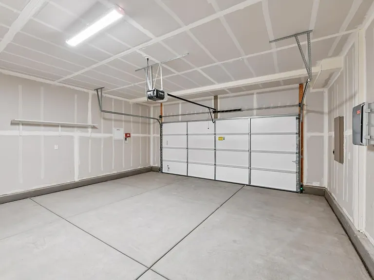 2124 Heavenly St — Photo 11