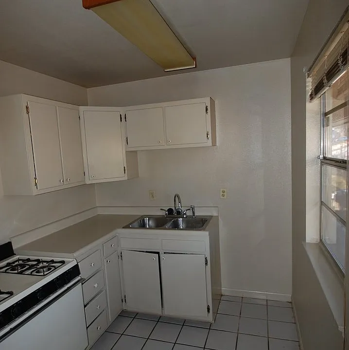 600 W M Ave