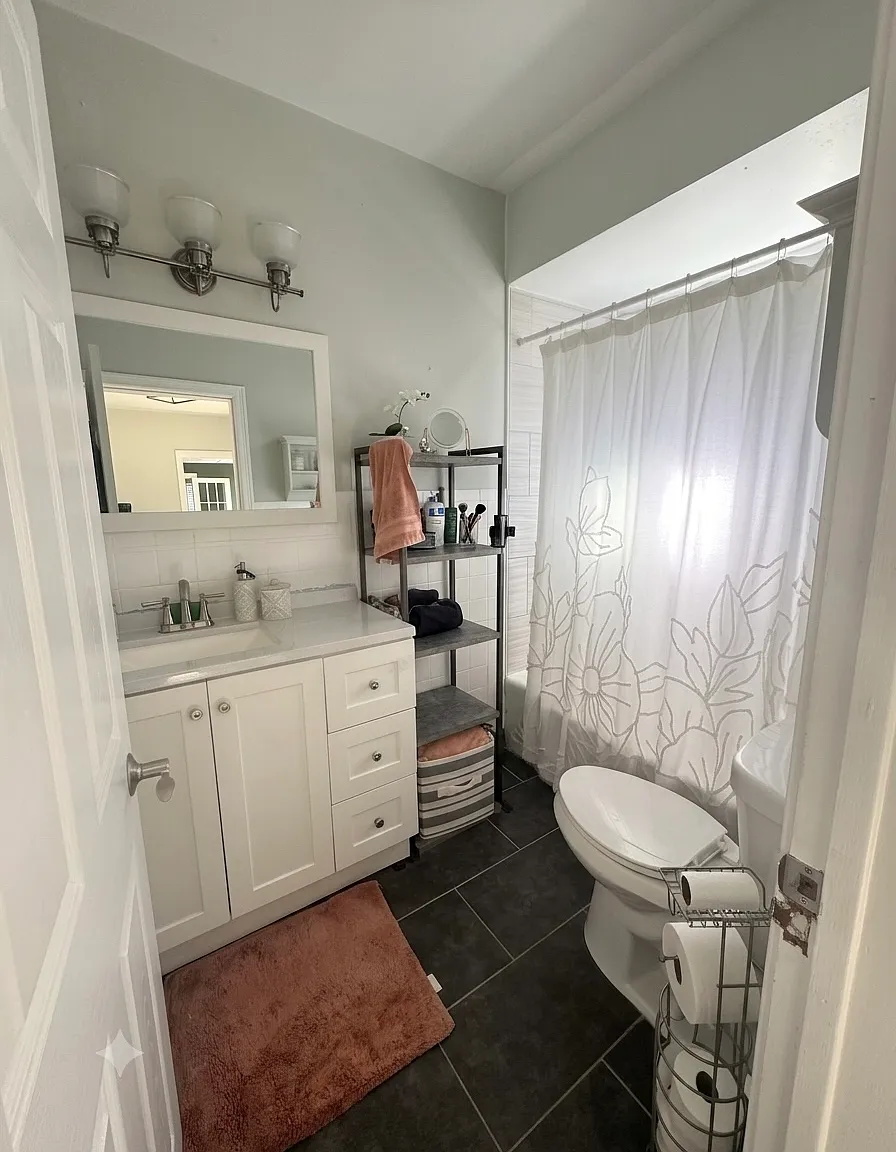 3 bed, $1,700 — Photo 1