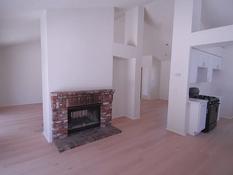 39440 Avignon Ln — Photo 16