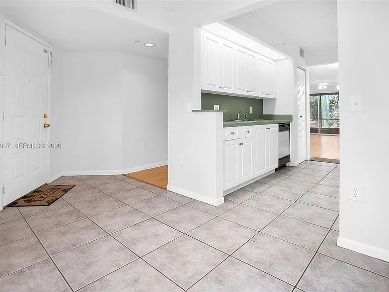 900 SW 142nd Ave #115L — Photo 6