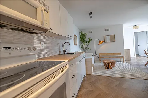 1255 W Collins Ave #604 Photo 1