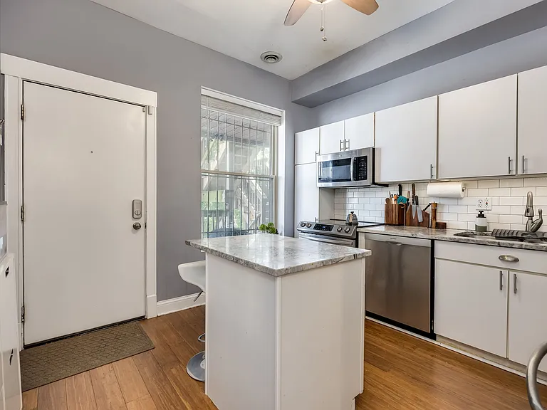 3833 N Wilton Ave #2N — Photo 17
