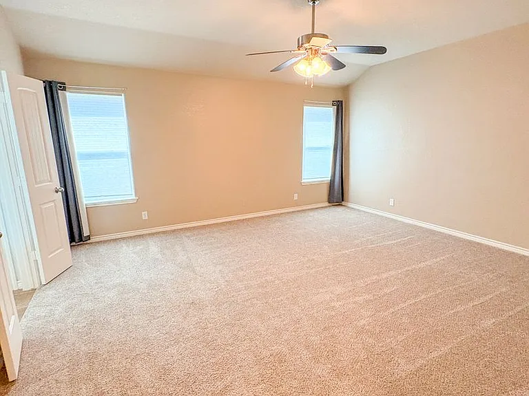 2907 Montague County Dr — Photo 9