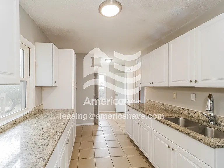 400638_006_kitchen_6.jpg