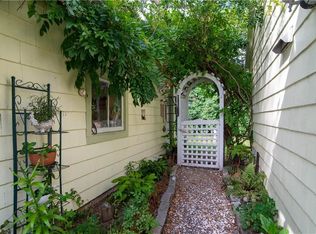 15 State Park Ave, Warwick, RI 02886