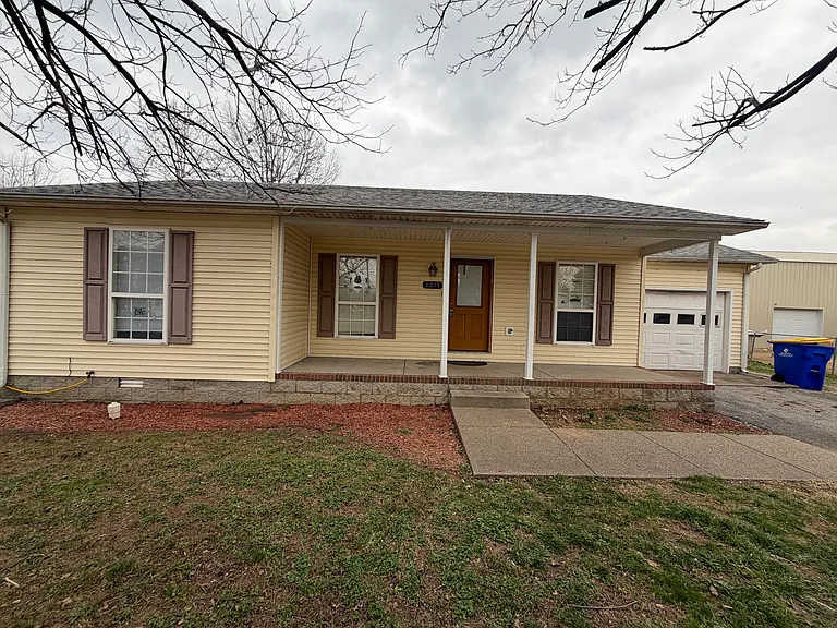 1211 Redbud St — Photo 3