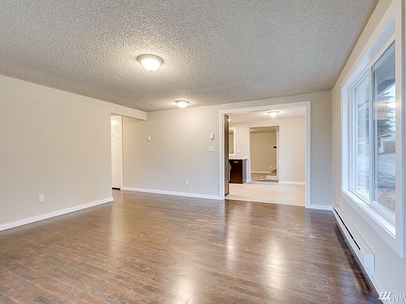 5th image of 6007 E Portland Ave