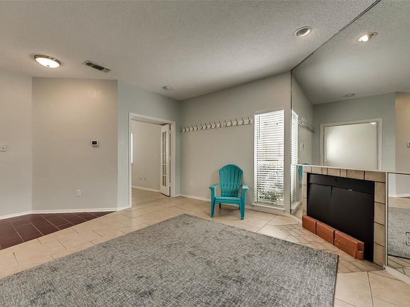 5th image of 3117 Sondra Dr APT 106