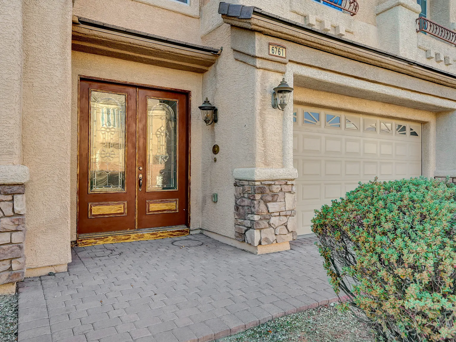 5 bed, 4850 sqft, $3,300 — Photo 4