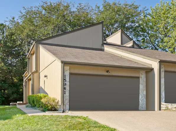 15941 Gold Cir, Omaha, NE 68130