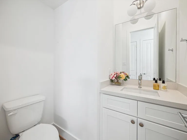 845 Elkhart St #D — Photo 10
