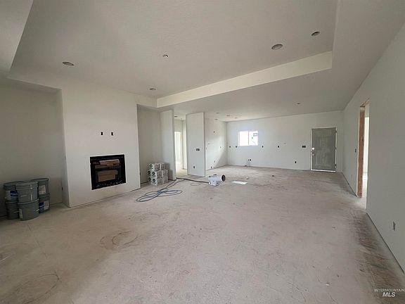 4th image of 1054 W Troy Pl