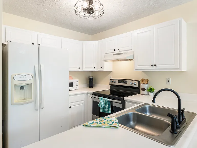 2425 Belaire Dr — Photo 8