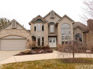 22279 Nearbrook Ct, Farmington Hills, MI 48335