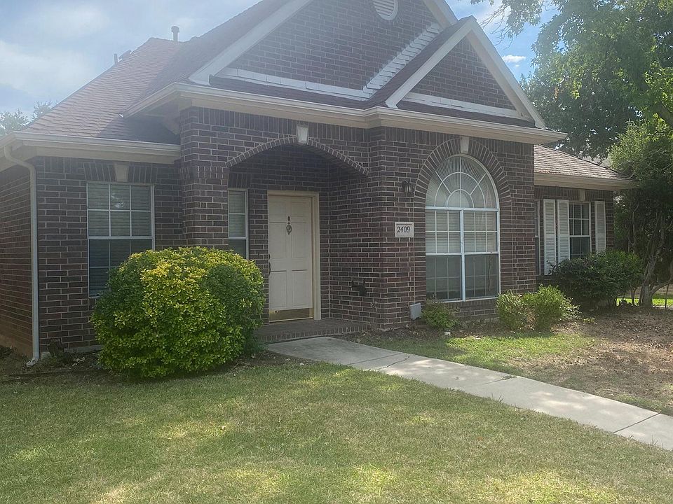 1st image of 2409 Dyers Oak Dr
