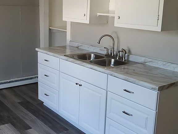 2nd image of 212 Nassau St #1/2