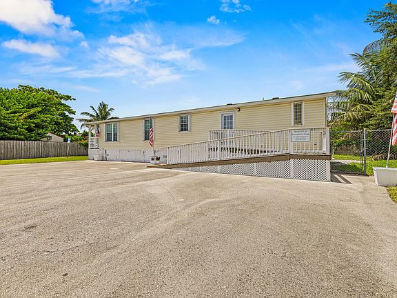 3rd image of 10105 SW Sandalfoot Boulevard