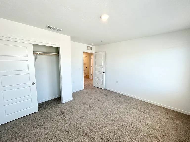 4464 Bellaire Ave — Photo 11