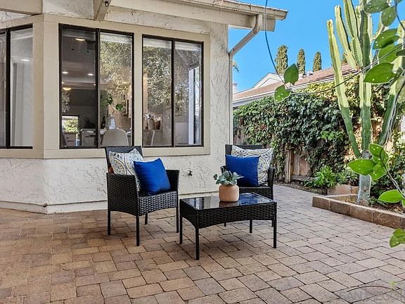 3rd image of 3305 Vivienda Cir