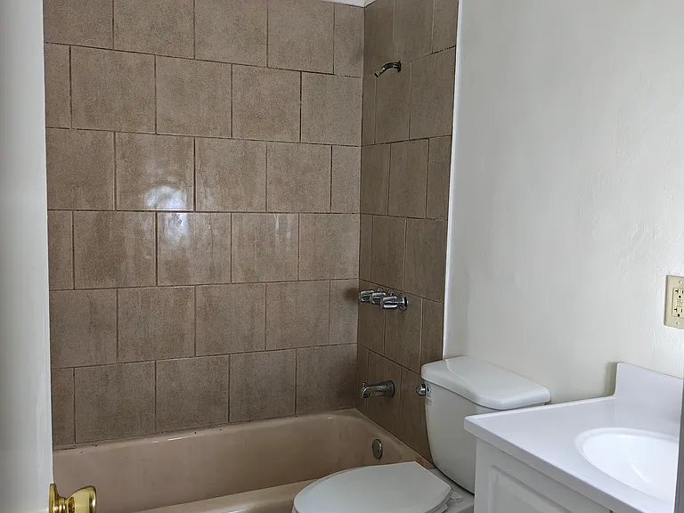 826 Gardenia Ave — Photo 11