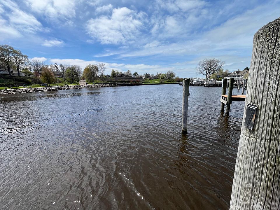 2nd image of 36 N Shore Dr N #18