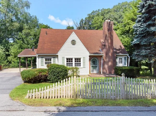 24 Warwick St, Auburn, MA 01501