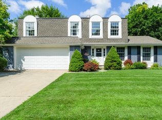 807 Roosevelt Dr, Libertyville, IL 60048