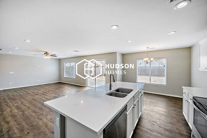 5638 S 10th Dr — Photo 11